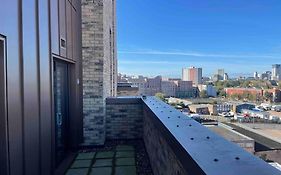 Luxury 2 Bedroom Apartment In The Heart Of Manchester
